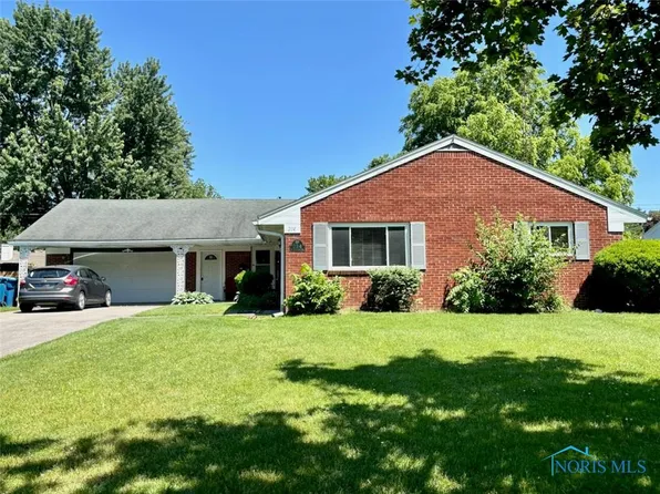 214 N 2nd St, Waterville, OH 43566