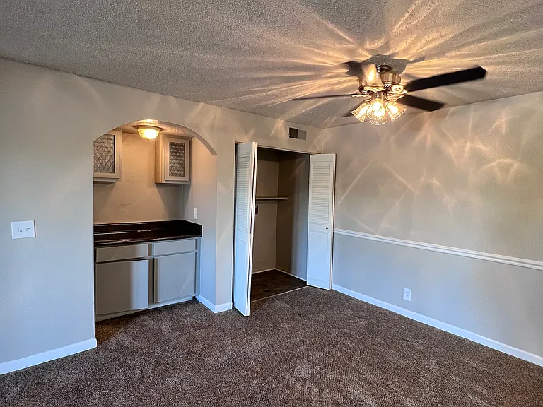 Bell Hollow Apartments — Photo 61