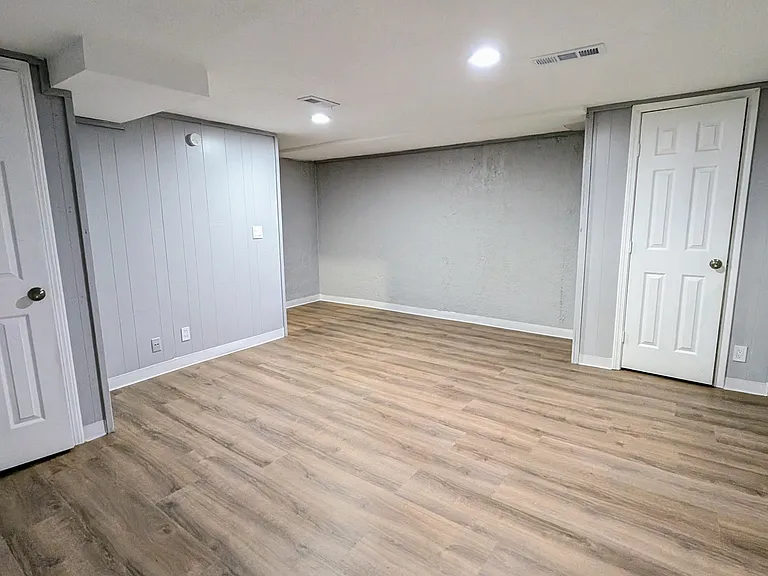 8324 Robinson St — Photo 32