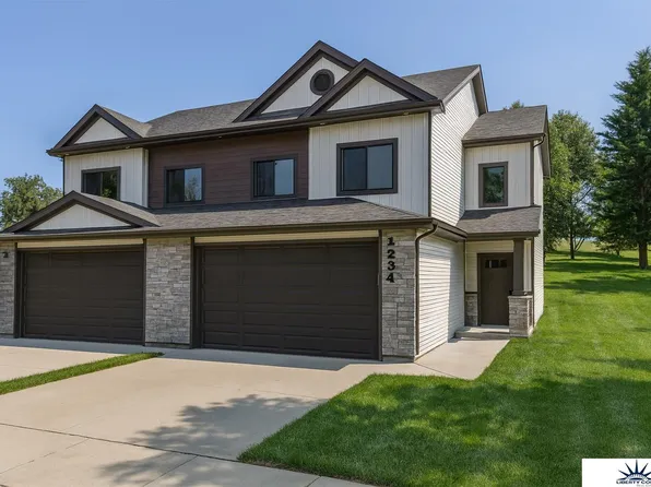 16402 Sumac St, Bennington, NE 68007