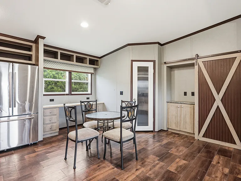 4196 FM 75 — Photo 2
