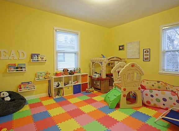 5th image of 1001 Hyacinth Ave E