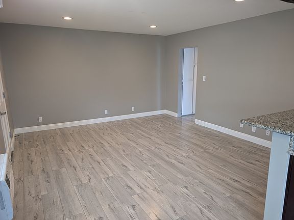 3rd image of 20326 Cohasset St