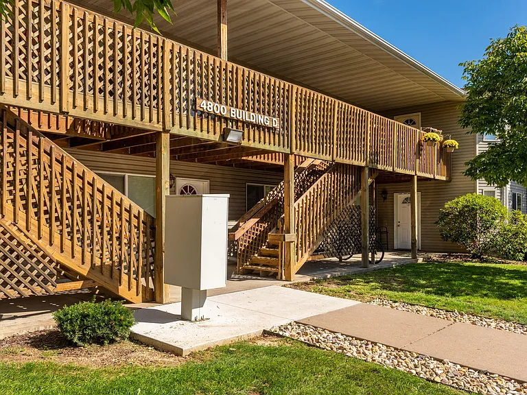 Ashford Apartments — Photo 10