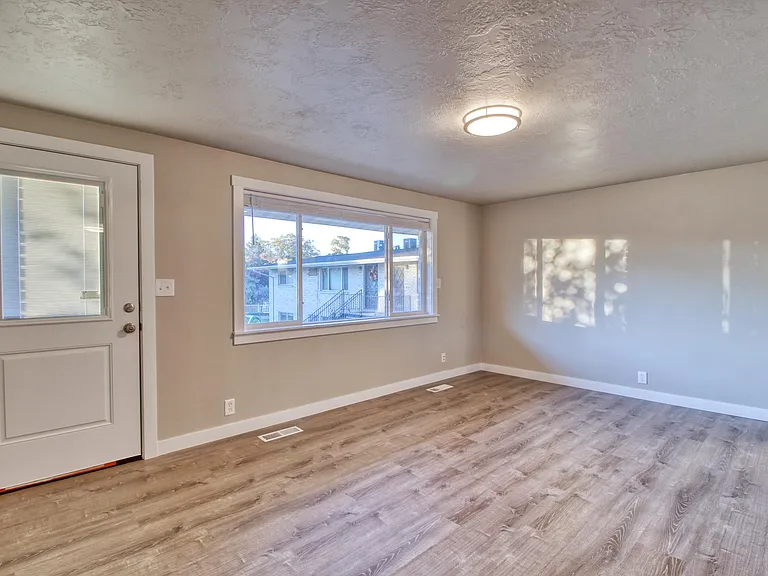 272 N Center St #2 — Photo 6