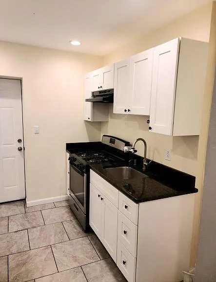 2546 Cedar St — Photo 8