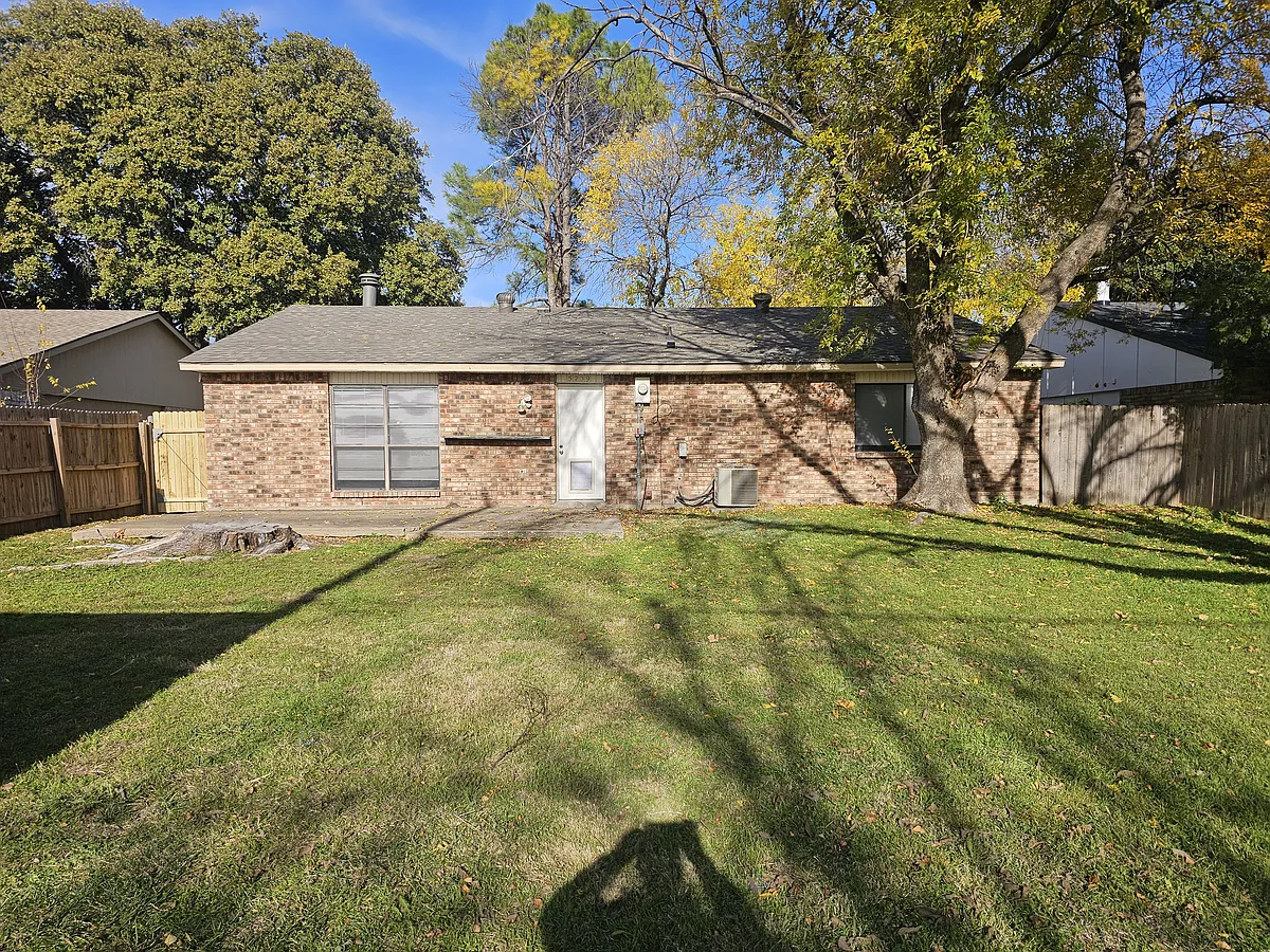 Building Photo - 5209 Miller Cir