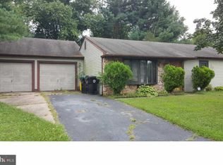 9 Indian Hill Ln, Sicklerville, NJ 08081