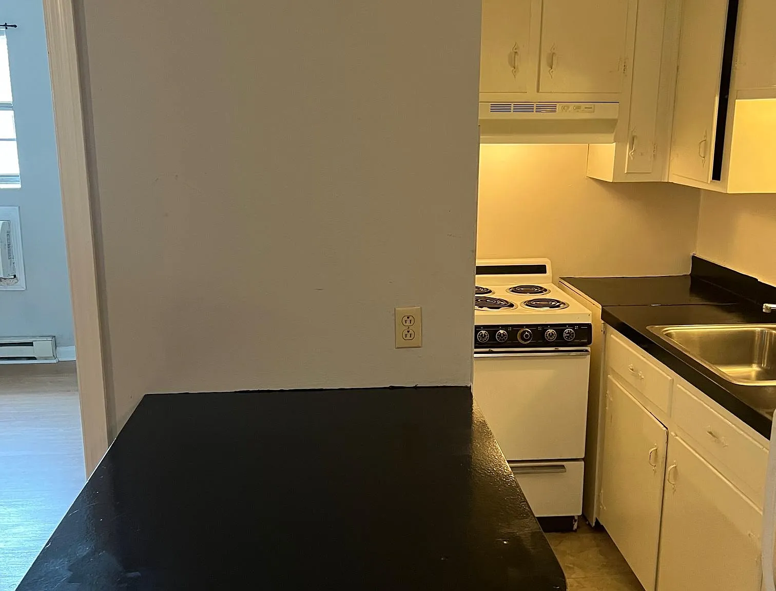 1 bed, 700 sqft, $1,075 — Photo 2