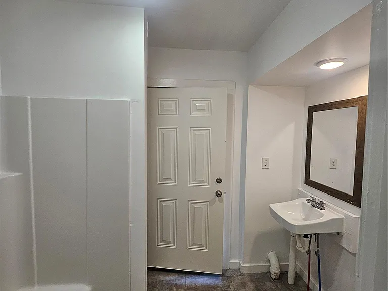 805 S Confederate Ave — Photo 4