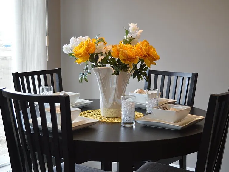Kingsway Apartments — Photo 18