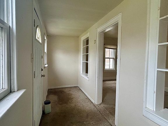 4th image of 132 S Main St