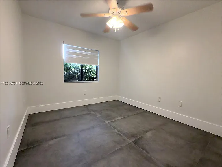 1533 Gabriel St — Photo 12