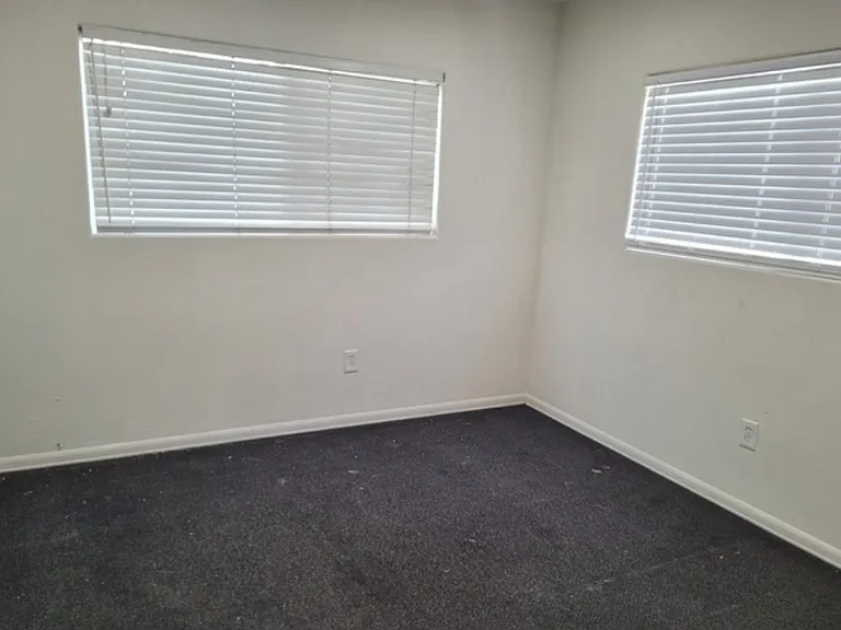18429 Norwalk Blvd — Photo 7