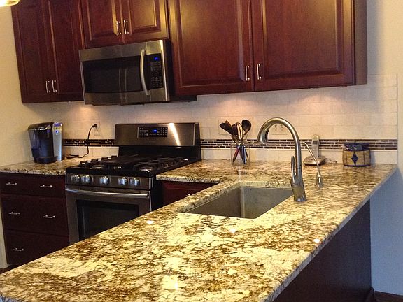 4th image of 411 Crest Hill Dr