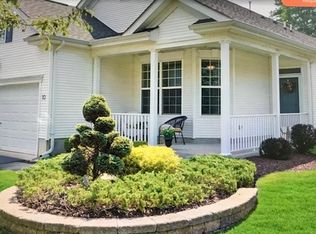 10 Breton Ln, Manalapan, NJ 07726