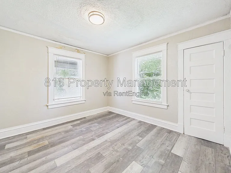 3205 E 31st St — Photo 14