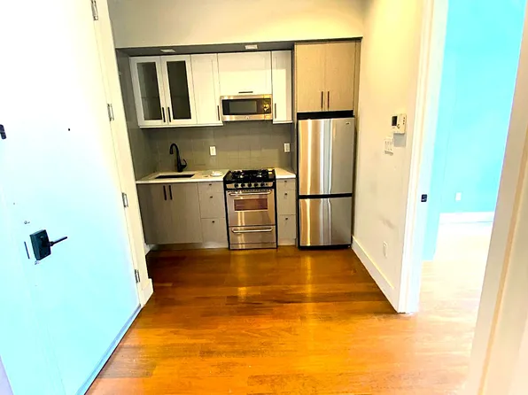 537 Park Place image 1 of 7