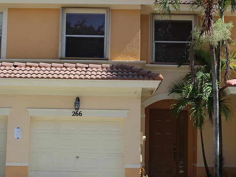 266 River Bluff Ln — Photo 2