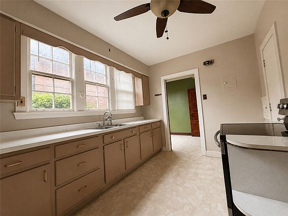 8th image of 1521 Manor Ave