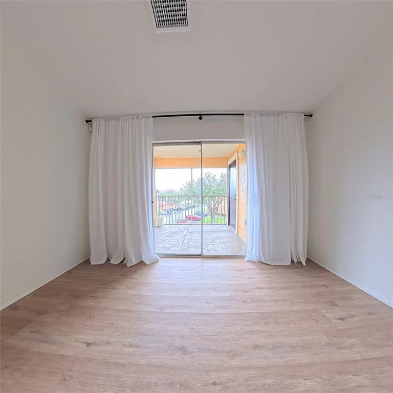 2 bed, 2.0 bath, 1043 sqft, $1,680 — Photo 3