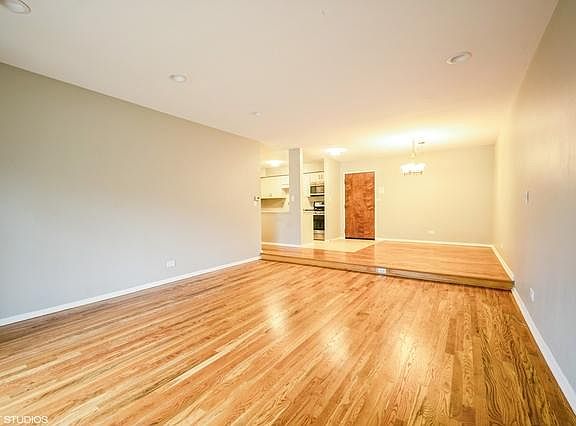 3rd image of 1250 Park Ave W APT 401
