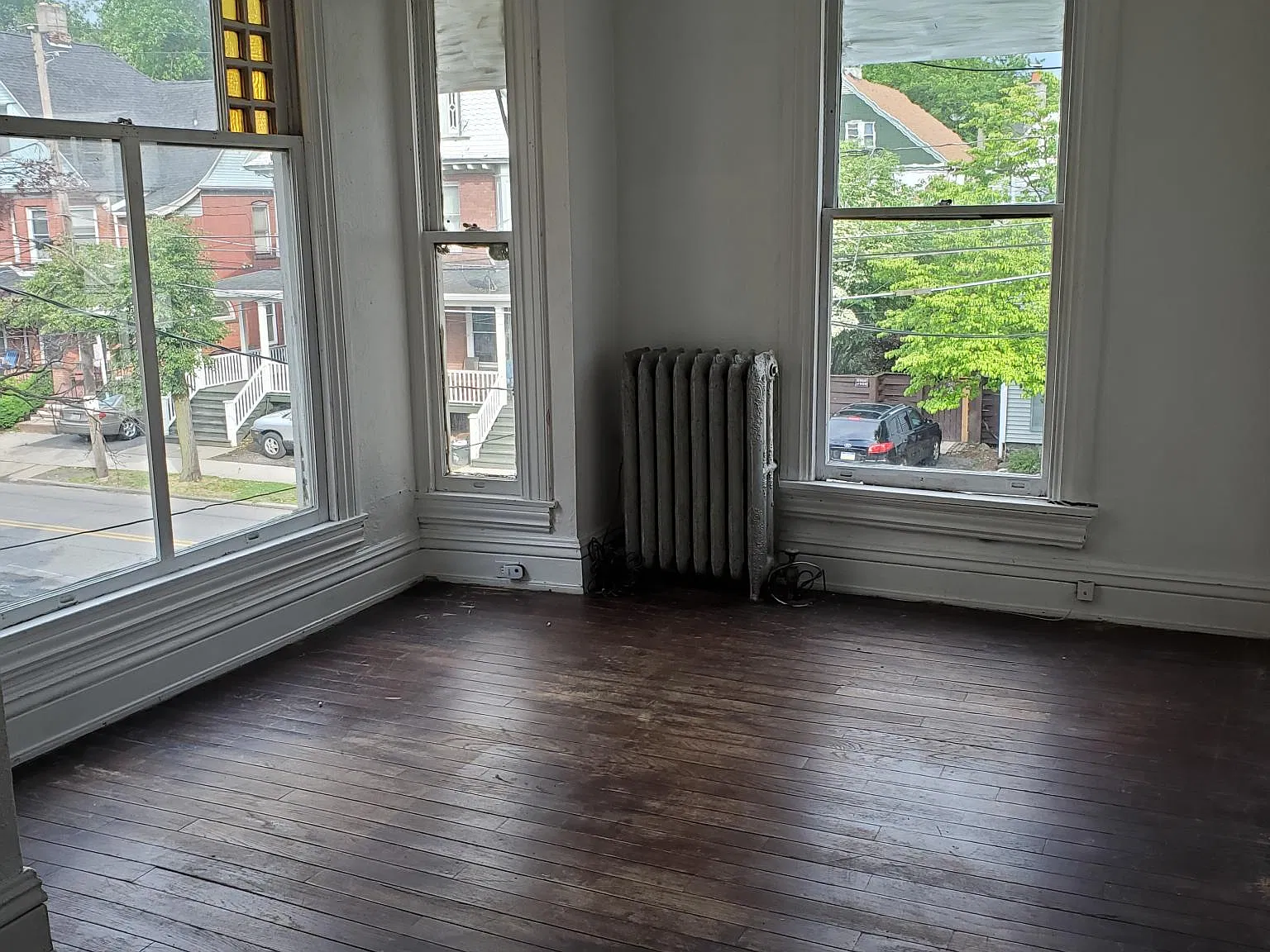 387 S River St — Photo 1