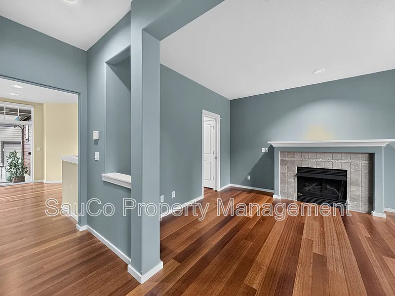 2 bed, 2.5 bath, 1202 sqft, $2,200 — Photo 4