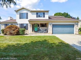 24897 Fairway Hills Dr, Novi, MI