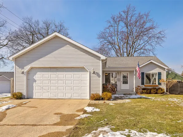 521 N 6th St, Saint Clair, MI 48079