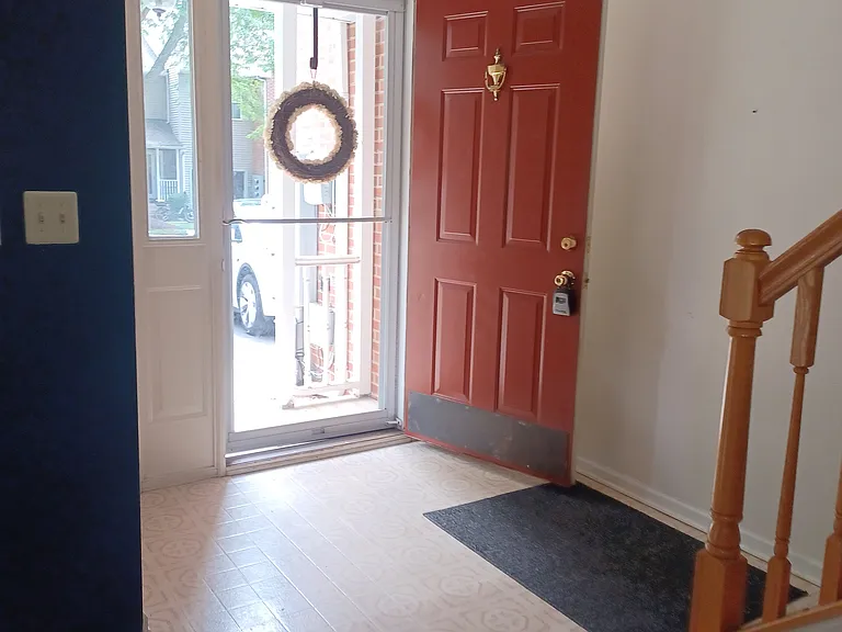 190 Victoria Ct — Photo 3