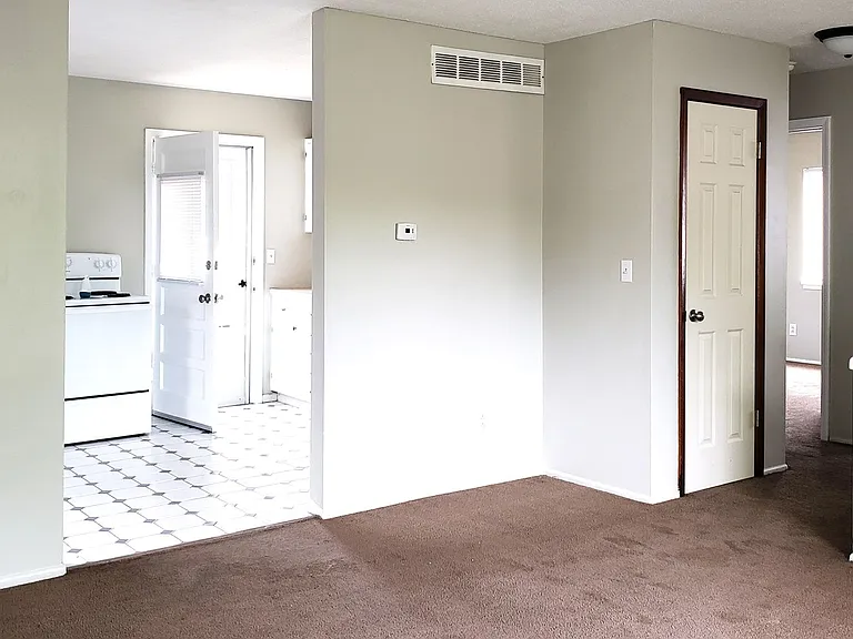 1220 W Patterson Ave — Photo 4