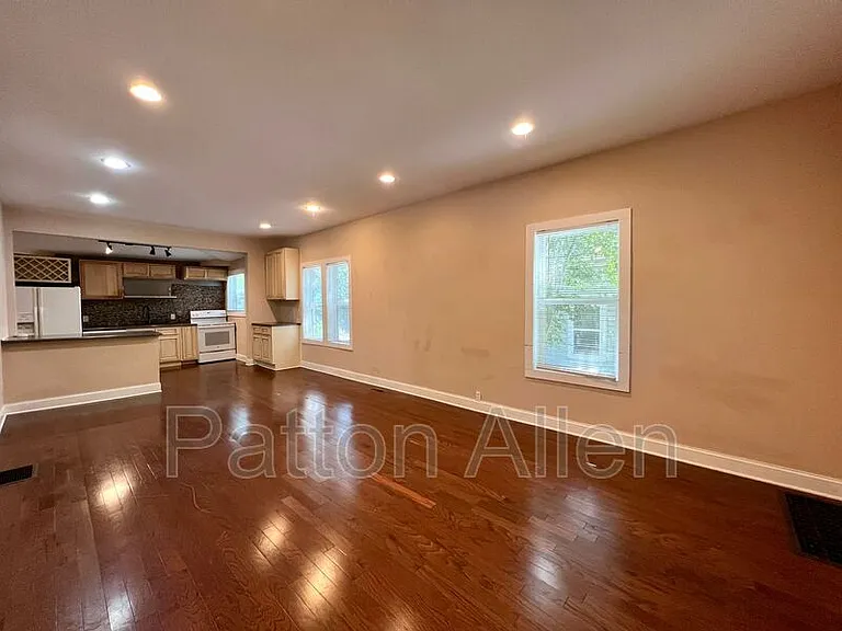 114 Clingman Ave — Photo 3