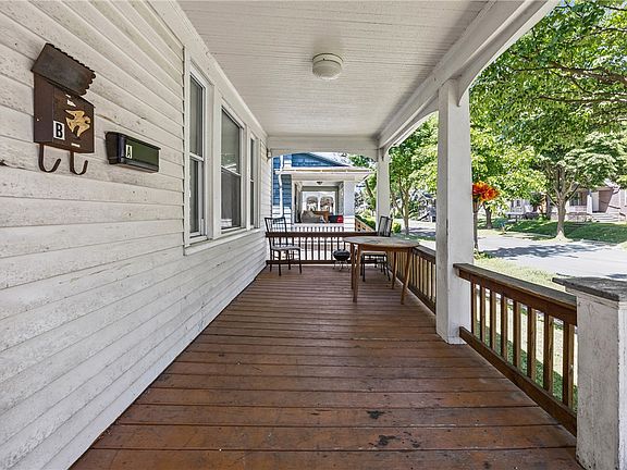 4th image of 443 Melville St