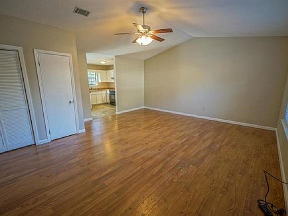 4th image of 110 Dawn Lauren Ln