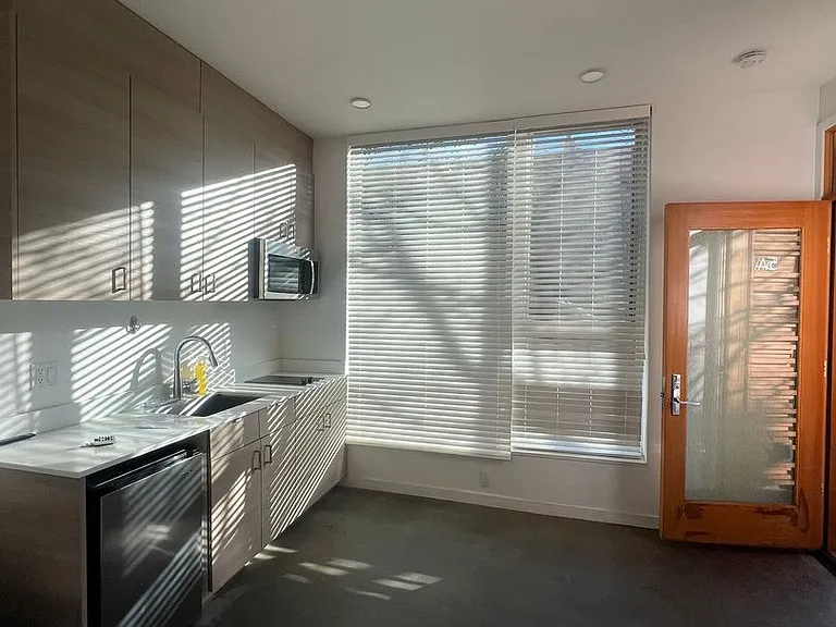 55 SW Wall St #5A — Photo 7