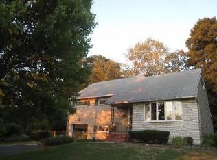 39 Ridge Ct, Cedar Grove, NJ 07009