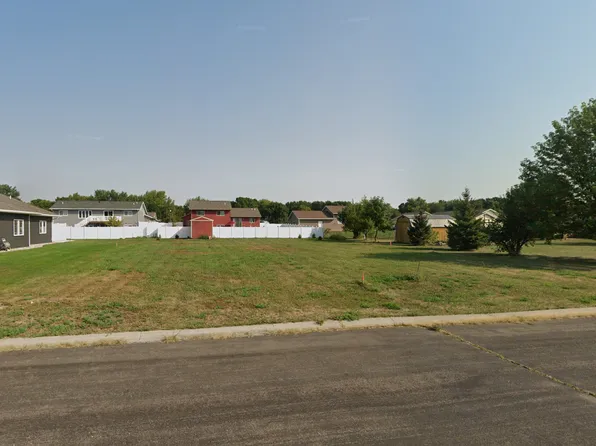 704 Andrew St, Marshall, MN 56258