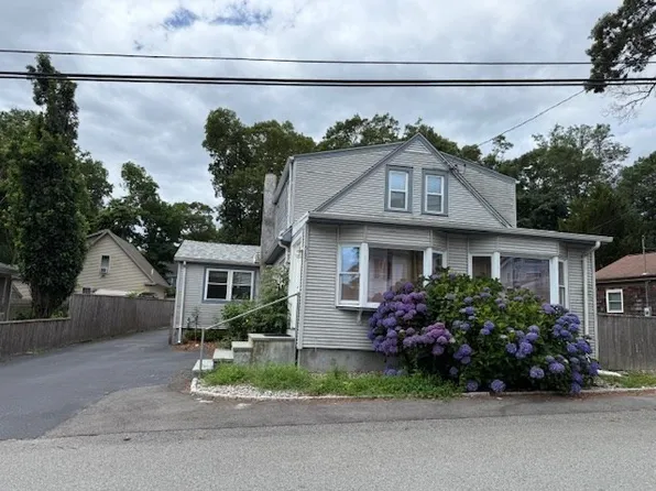 585 Hancock St, Tiverton, RI 02878
