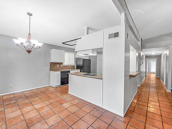 2nd image of 222 Blakeley Dr #222