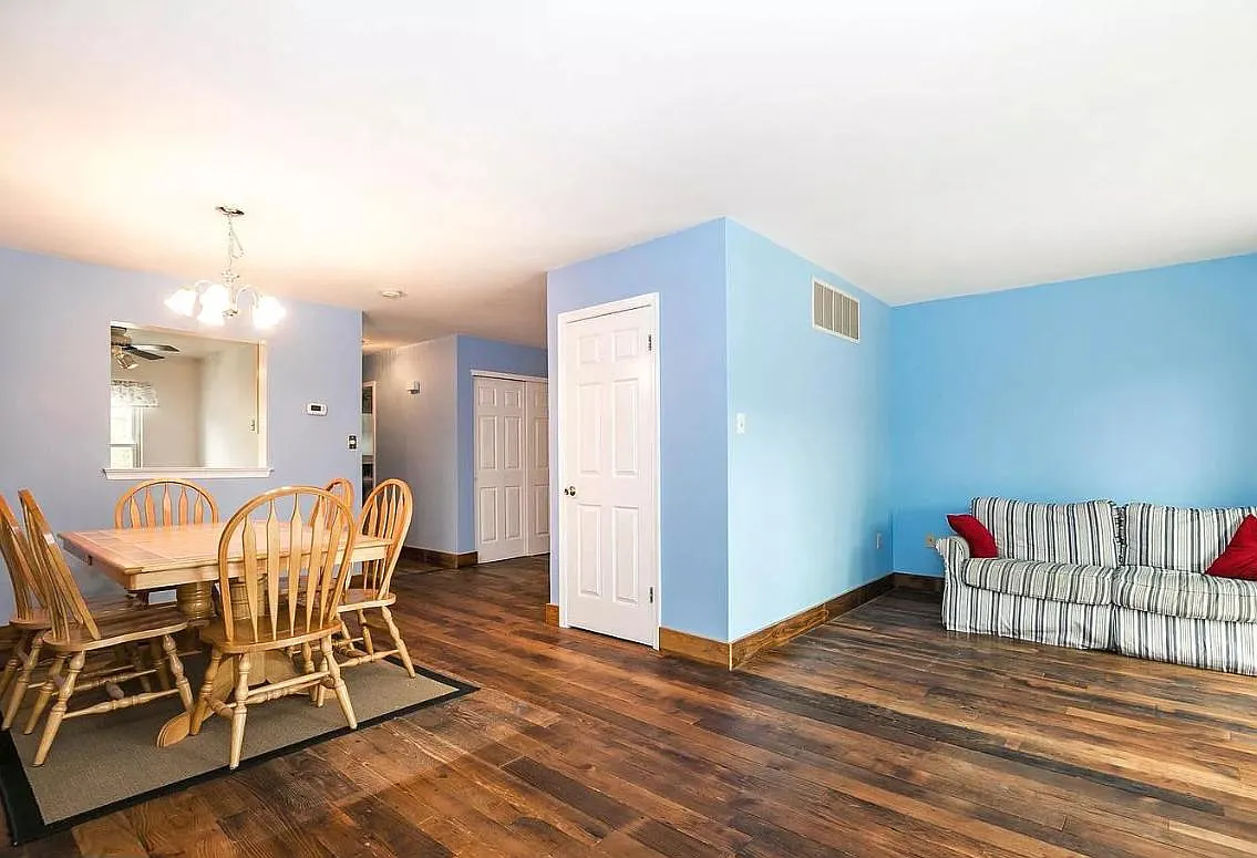 3 bed, 2.5 bath, 1900 sqft, $2,600 — Photo 3