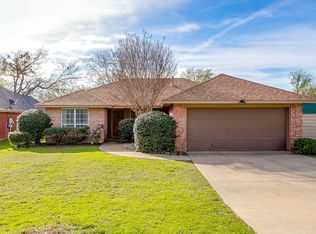 1215 Davis St, Cleburne, TX 76033