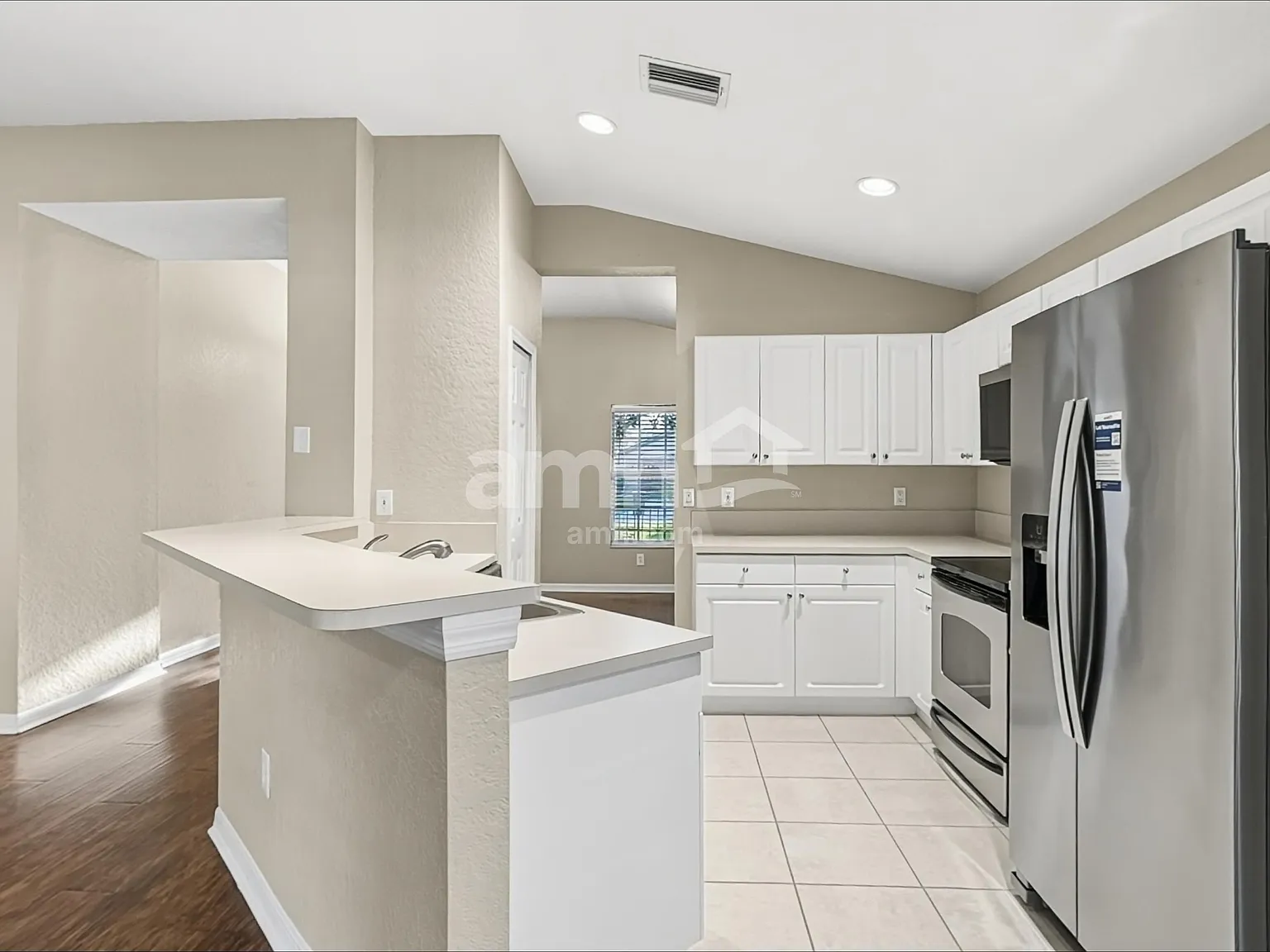 3 bed, 2.0 bath, 1520 sqft, $2,190 — Photo 3