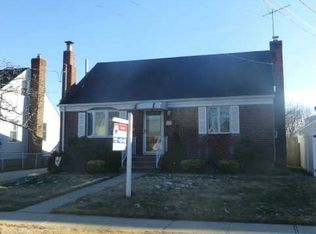 211 9th St, Hicksville, NY 11801