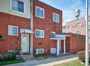 2911 W Glenlake Ave, Chicago, IL 60659
