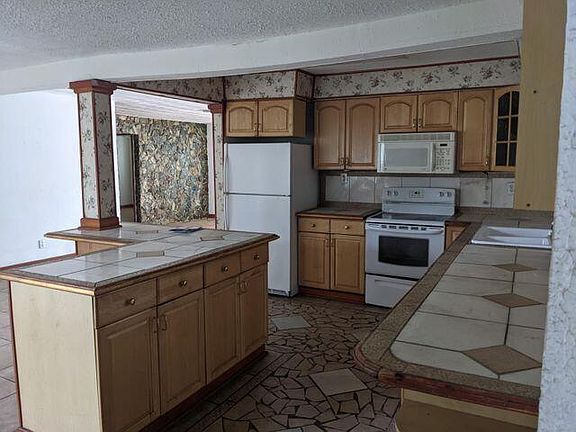 3rd image of 3543 SW 15th Ct