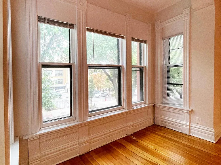 1434 N North Park Ave #2 — Photo 3