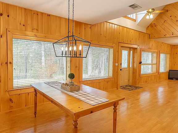 4th image of 74 Timber Ln