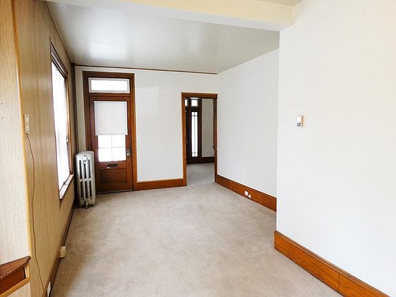 Dining & Bonus Space