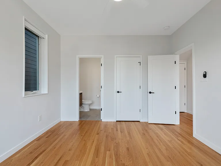 1310 W Clay St — Photo 22